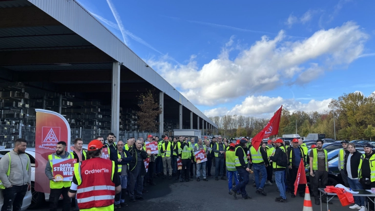 Warnstreik bei Waldaschaff automotive und WA production in Esselbach im Rahmen der Tarifrunde M+E 2022