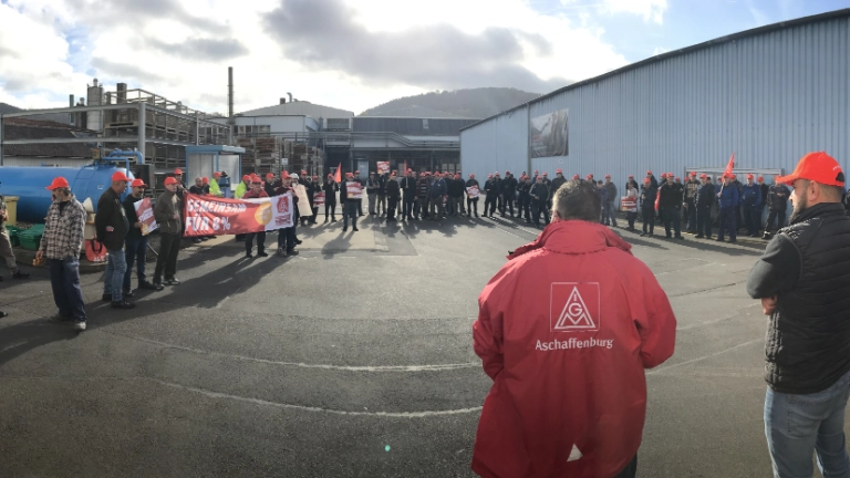 Warnstreik bei Düker in Laufach am 10.11 im Rahmen der Tarifrunde M+E 2022