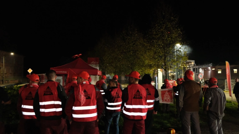 Warnstreik nach dem Ende der Friedenspflicht in der Metall- und Elektroindustrie in Bayern