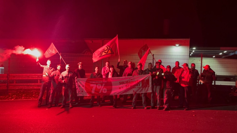 Die Nachtschicht steht bei Linde Material Handling Werk IV in Weilbach