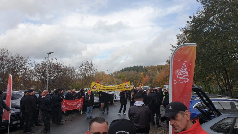 Warnstreik bei SAF-HOLLAND in Bessenbach / Keilberg am 16.11. im Rahmen der Tarifrunde M+E 2022