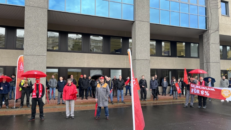 Warnstreik bei KUKA Industries in Obernburg am 09.11. im Rahmen der Tarifrunde M+E 2022