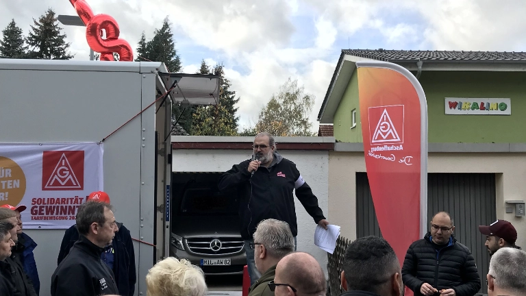 Warnstreik bei WIKA Alexander Wiegand in Klingenberg am 07.11. im Rahmen der Tarifrunde M+E 2022