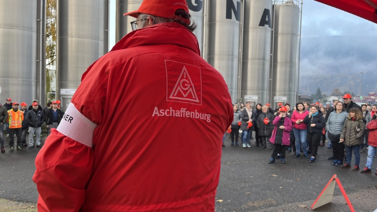 Warnstreik bei Magna Mirrors in Dorfprozelten am 16.11. im Rahmen der Tarifrunde M+E 2022