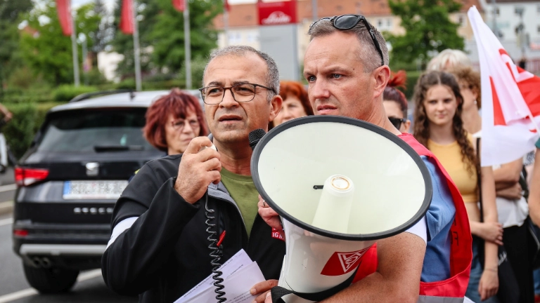 Demozug „Demokratie“ vom Linde Werk in Schweinheim zum Schlossplatz