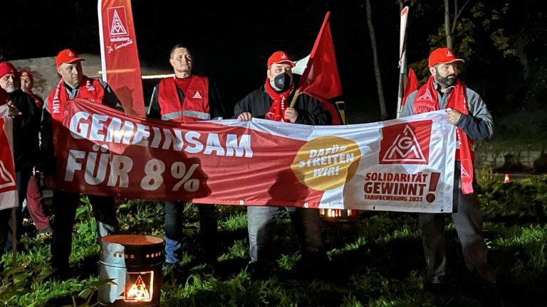 0-Uhr Warnstreik bei Linde Werk IV in Weilbach