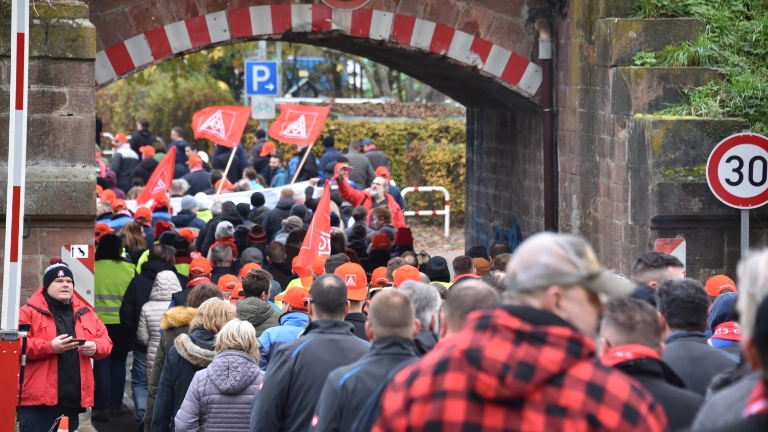 Warnstreik bei WIKA, Ziemann Holvrieka und KUKA Industries am 14.11. im Rahmen der Tarifrunde M+E 2022