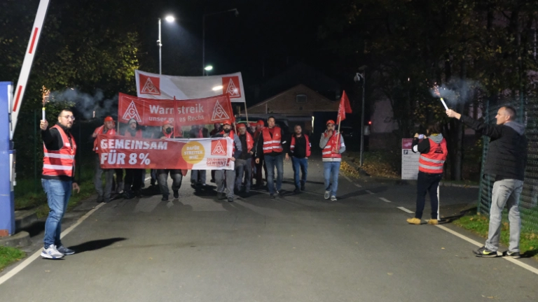 Warnstreik nach dem Ende der Friedenspflicht in der Metall- und Elektroindustrie in Bayern