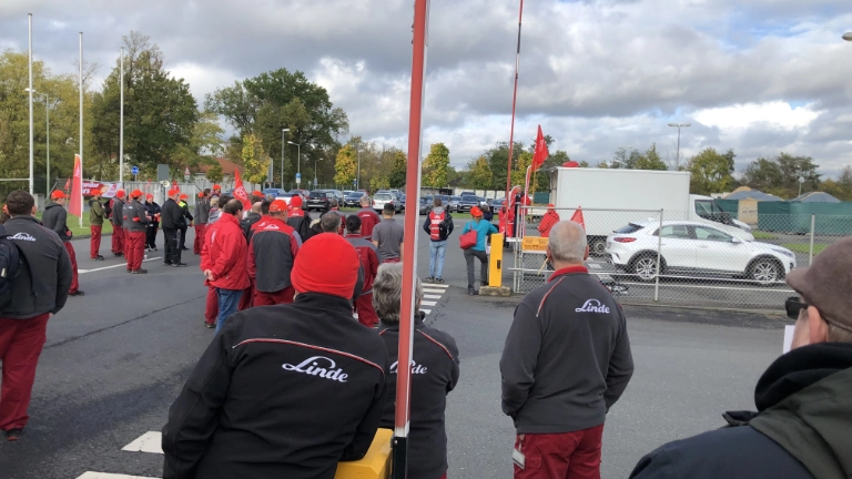 Warnstreik bei Linde MH Werk III in Kahl am 04.11. im Rahmen der Tarifrunde M+E 2022