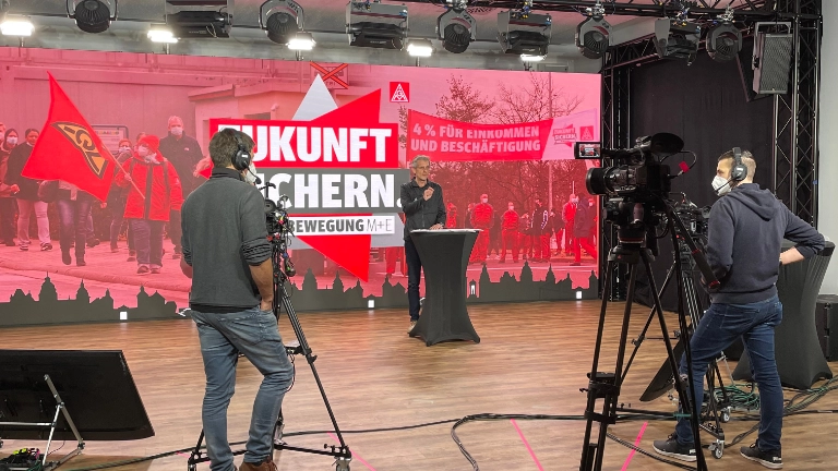 Percy Scheidler beim digitalen Streikzelt in Aschaffenburg.