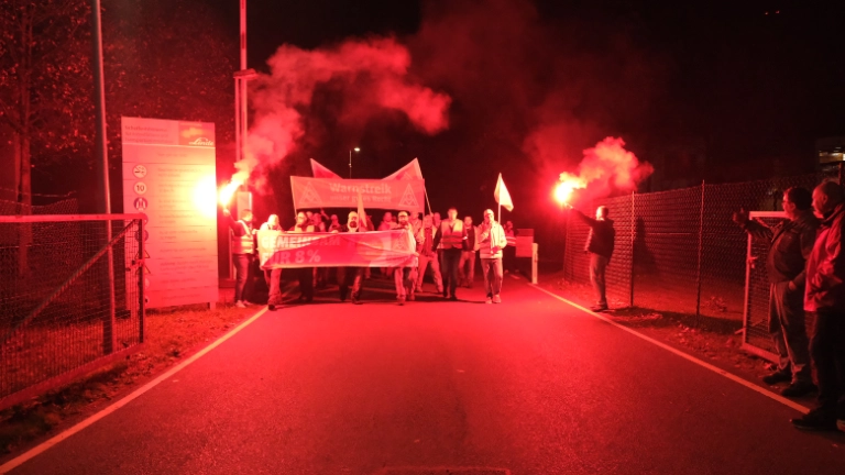 Warnstreik nach dem Ende der Friedenspflicht in der Metall- und Elektroindustrie in Bayern