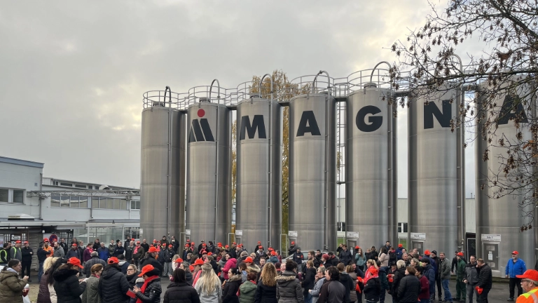 Warnstreik bei Magna Mirrors in Dorfprozelten am 16.11. im Rahmen der Tarifrunde M+E 2022