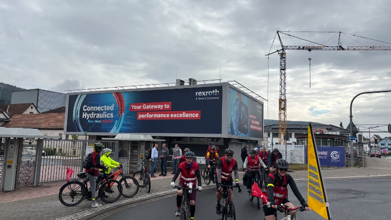 Fahrradkorso mit der „Flamme der Solidarität“ durch den Spessart. Von Lohr über Laufach nach Aschaffenburg