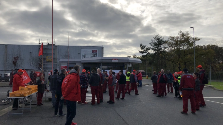 Warnstreik bei Linde MH Werk III in Kahl am 04.11. im Rahmen der Tarifrunde M+E 2022