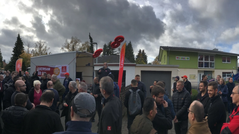 Warnstreik bei WIKA Alexander Wiegand in Klingenberg am 07.11. im Rahmen der Tarifrunde M+E 2022