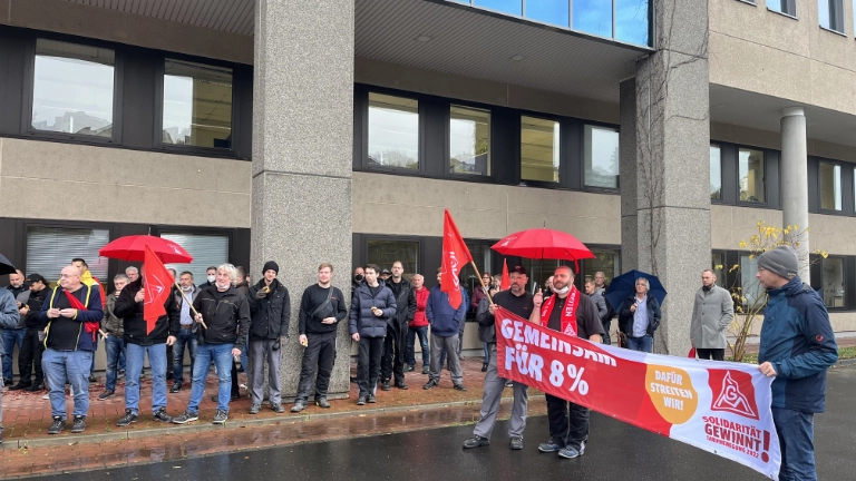 Warnstreik bei KUKA Industries in Obernburg am 09.11. im Rahmen der Tarifrunde M+E 2022