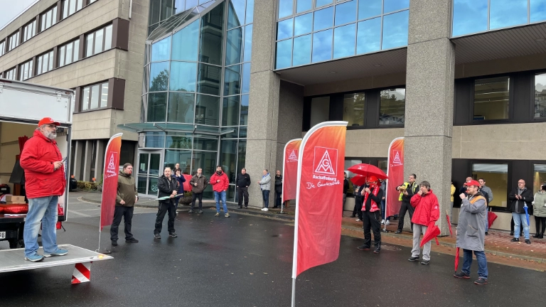 Warnstreik bei KUKA Industries in Obernburg am 09.11. im Rahmen der Tarifrunde M+E 2022