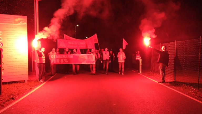 Warnstreik nach dem Ende der Friedenspflicht in der Metall- und Elektroindustrie in Bayern