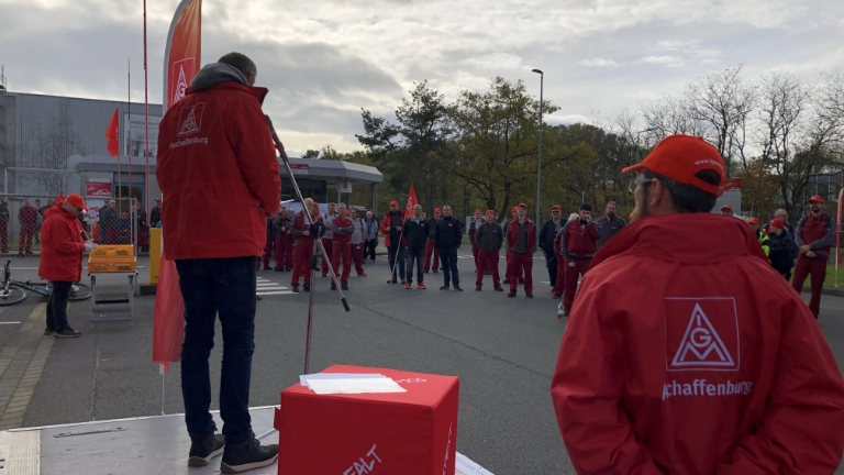 Warnstreik bei Linde MH Werk III in Kahl am 04.11. im Rahmen der Tarifrunde M+E 2022