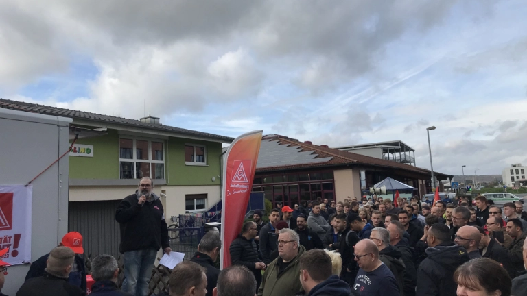 Warnstreik bei WIKA Alexander Wiegand in Klingenberg am 07.11. im Rahmen der Tarifrunde M+E 2022
