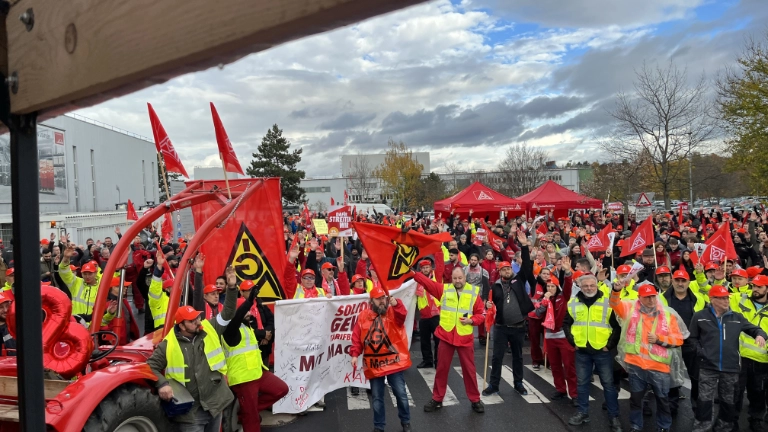 Warnstreik in Nilkheim mit den Linde-Betrieben, KIM, proplan, ZF Safety und Waldaschaff automotive am 17.11. im Rahmen der Tarifrunde M+E 2022