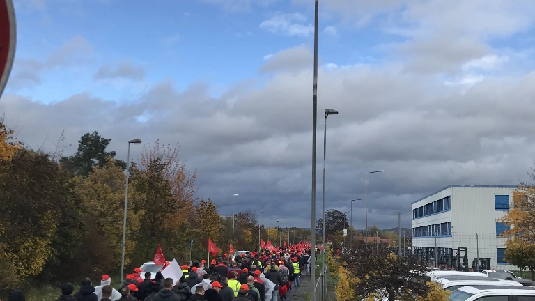 Warnstreik in Nilkheim mit den Linde-Betrieben, KIM, proplan, ZF Safety und Waldaschaff automotive am 17.11. im Rahmen der Tarifrunde M+E 2022