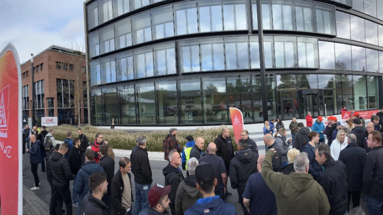 Warnstreik bei WIKA Alexander Wiegand in Klingenberg am 07.11. im Rahmen der Tarifrunde M+E 2022