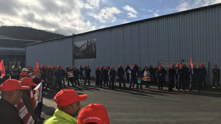 Warnstreik bei Düker in Laufach am 10.11 im Rahmen der Tarifrunde M+E 2022